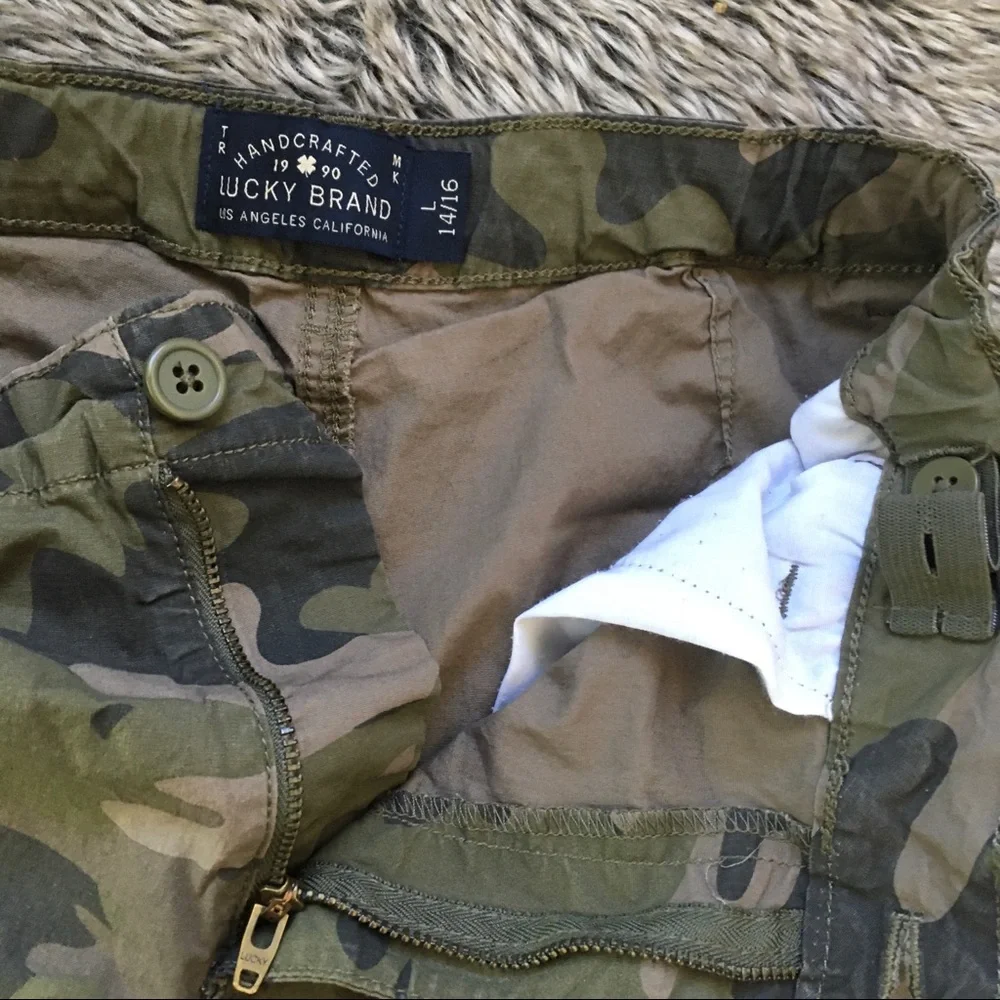 Lucky Brand boy’s camouflage cargo shorts size large 14/16